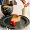 【白灯】一期一会を味わえる。自分で使う器を選べたり、バリエーション豊富な机や椅子が常に違うを演出する(中区本川町)