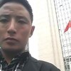 チベット警察は著名なチベット語擁護者で起業家を殴打して拘留し、中国政府職員が営業許可の登録要請を拒否する動画を投稿した後、店を閉鎖した。