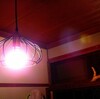 玄関の照明を変えた｜ペンダントライト+１００ワットＬＥＤ電球で透かしガラスを活かす