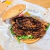 ドムドムバーガーの読んで字のごとく「丸ごとカニバーガー」を食す！