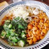 キッチン ハチオウジ｜小宮｜オクラとモロヘイヤのネバネバ蕎麦とチーズきのこカレー