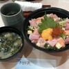 食べ放題の「きづな丼」、ウニまでのってるよ♪