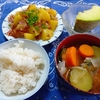 ７月４日の食事（鶏肉とたけのこの甘辛煮など）と花（バラ）と出来事
