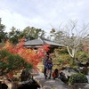 葉山の朝市で朝ごはん／紅葉とデカい鯉の公園散策