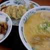 とんこつラーメン+やきとり丼+餃子。日高屋