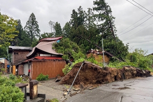 上越市三和区などで突風被害　民家に倒木や屋根吹き飛ぶ　建物被害多数