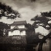 皇居ランしながらiPhoneモノクロ写真