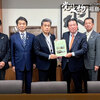 県内の首長の皆さんが要望書を持って上京されました