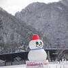 白く雪化粧した、新雪の白山麓を行く。　65