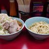 ラーメン二郎 中山駅前店 - 久々「つけ麺」。「ニンニクアブラそば」「ほぐし豚そば」など、幾重にも渡る食べ方のバリエーション。「つけないスタイル」により、汁の温度も保って最後までコンディションも良好。豪華定食スタイルを堪能。