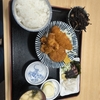 西川口の「あおき食堂」でカツオたたきとイカ刺しと唐揚げ定食を食べました🍚