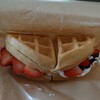 ワッフル チョコストロベリー&ブルーベリークランチ@Waffle Khan