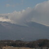 「浅間山」の噴煙が、南東になびいていました。
