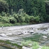 山奥の「保育ママ」のところに預けに行く