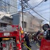 夜だるま速報/大阪府大阪市東成区大今里1丁目 今里筋 東側付近 建物から煙あがる火災