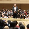 宝塚市長に拍手
