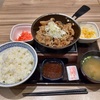 吉野家で、鉄板牛カルビ定食のご飯大盛りを早朝5：00前から爆食する。