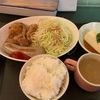 会社の下の店で　さぁさぁとランチを済ませる！