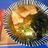 ラーメン すすむのとなり｜正油ラーメン！磯香る穂先わかめと弾力チャーシュー