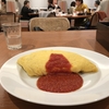 オムライスを食べてたら、隣で・・・
