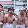 冬だ、裸祭りだ、わらじみこしだ！