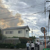 ５月の庭  近所の火事