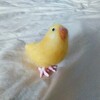 羊毛フェルトで小鳥。足をワイヤーと樹脂粘土で作ってみたよ。