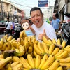 大興奮！隊長、バナナに囲まれる！