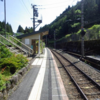 【コラム】　トイレは改札内か列車内に造って、駅では入場料金を取るべきではないだろうか。