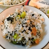 大人気【1食44円】鮭と枝豆入りわかめご飯の簡単レシピ