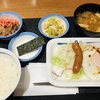 定食春秋（その 251）ソーセージエッグ定食（牛小鉢） in 松屋