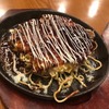 お好み焼・鉄板焼 こて吉 さいたま新都心コクーンシティ1店｜コクーンの飲食店街2階で、調理