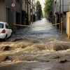 【速報】京都市中心部で国道1号が冠水・規制！アスファルト隆起で水噴出、原因と影響範囲を解説