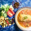 でっかいキャベツのロールキャベツはトマト味に、タコとネギの天ぷらはたこ焼き味に！　昼食は低糖質の豚骨ラーメン。