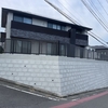 擁壁の美装工事とフェンスの交換を実施しました。