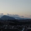 冷たい雨が降る