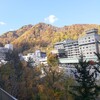 秋の札幌４日間（９）定山渓温泉での足湯。
