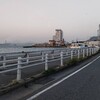 夕方の関門海峡をみながら、海沿いを走り、