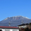浅間山に雪が〜