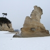 ささき浜　雪と奇岩