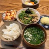 【油揚げのピザ　おあげのサラダ　豆腐のぬか漬け】