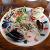 夜はイタリアンバーだが昼はパスタとピザが最高にうまい店でランチ