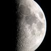 上弦の月（月齢6.921）
