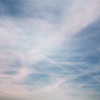 空と雲と小さな飛行機