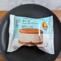 【ファミリーマート】バタービスケットサンド チーズを実食レビュー