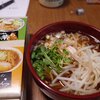 おじいさんの車の運転、気になるわなぁ / 初めて釧路ラーメン食べた、インスタントやけど