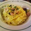 ソーセージとキャベツとオリーブの白ワイン風味パスタ