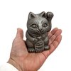 人とのご縁を結ぶ いぶし瓦で作られた左手上げのまねき猫