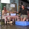 増水にも動じないベトナムのサイゴン市民たち 