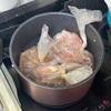 肉弁当の仕込み